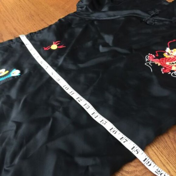 YI FANG CHEONGSAM DRESS WOMENS 44 BLACK SATIN ORIENTAL EMBROIDERED DRAGON VTG - Picture 12 of 16